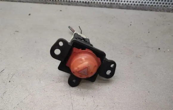 Nissan Almera Tino Hazard light switch 06016