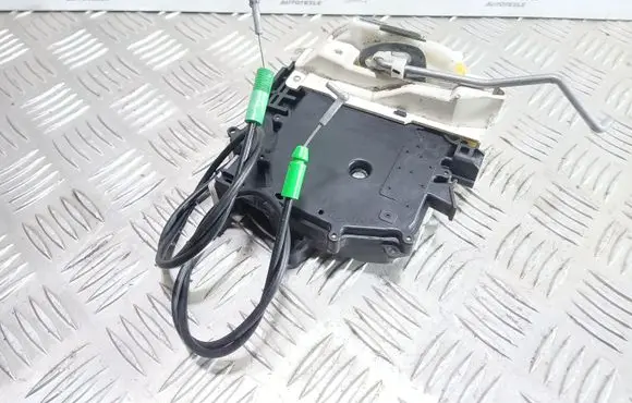 Mitsubishi Lancer VIII Rear door lock