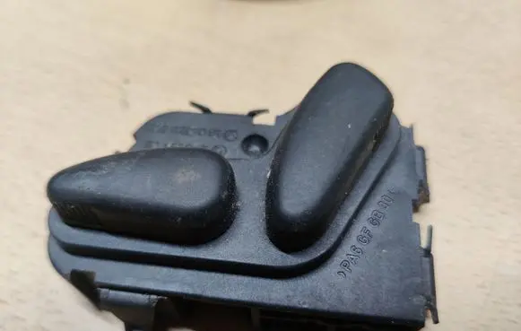 Mercedes-Benz E W211 Seat control switch 2108213851