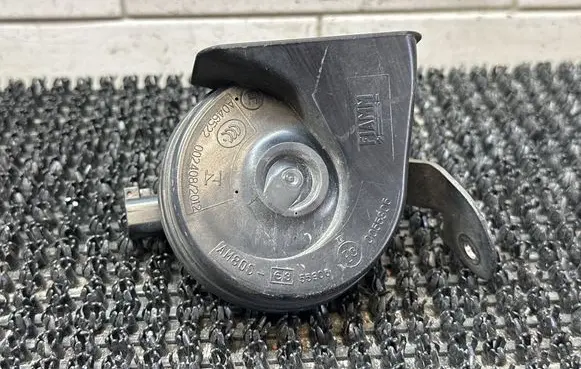 Volvo V40 Horn signal 31283383