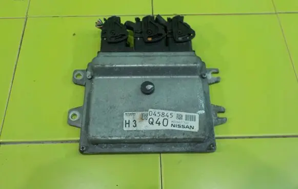 Nissan Juke I F15 Engine control unit/module MEC940390 17AB189
