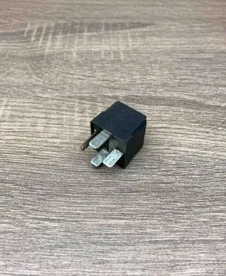 Opel Zafira A Other relay 13171831 4RA00779105