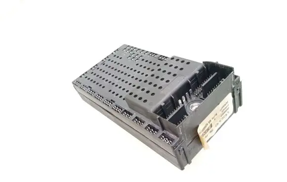 Volvo S60 Fuse module 08696098