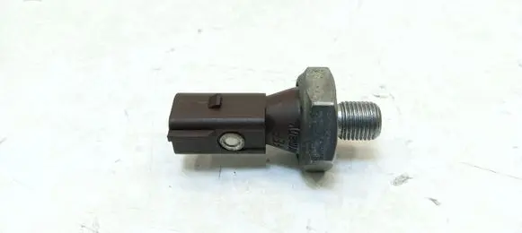 Audi TT TTS RS Mk3 8S Oil pressure sensor 038919081H