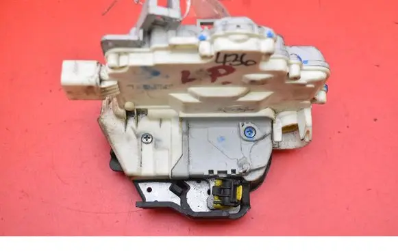 Audi A6 Allroad C6 Front door lock 4F1837015