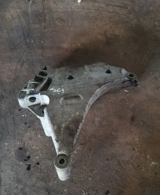 Volkswagen Scirocco Engine mounting bracket 03L199207
