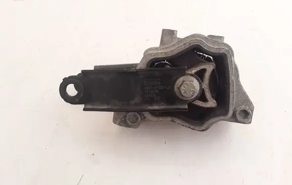 Volvo S80 Engine mount bracket