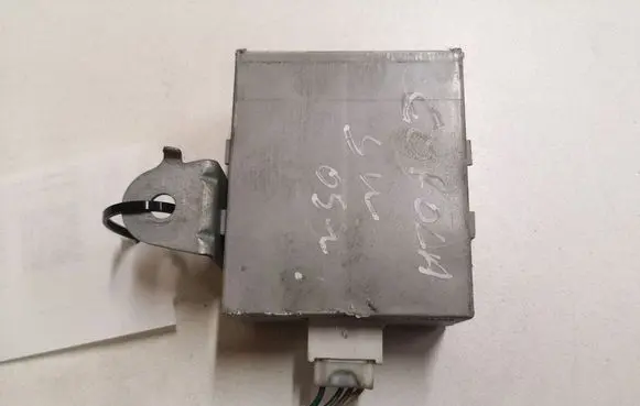 Toyota Corolla E120 E130 Door central lock control unit/module 8974102090 73671312 16505