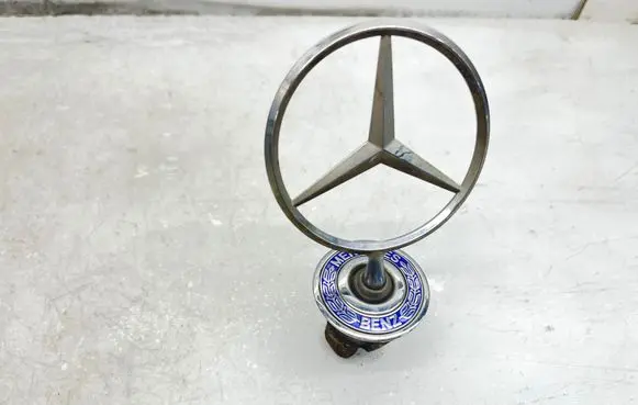 Mercedes-Benz E W211 Manufacturer badge logo/emblem 