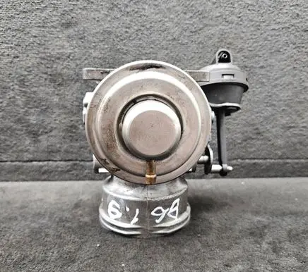 Audi A4 S4 B6 8E 8H EGR valve 7372D 038131501AL 038131501AA