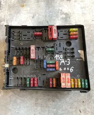 Audi A3 S3 A3 Sportback 8P Fuse module 1K0937124K 014189861