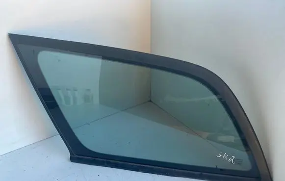 Toyota Avensis T220 Rear side window