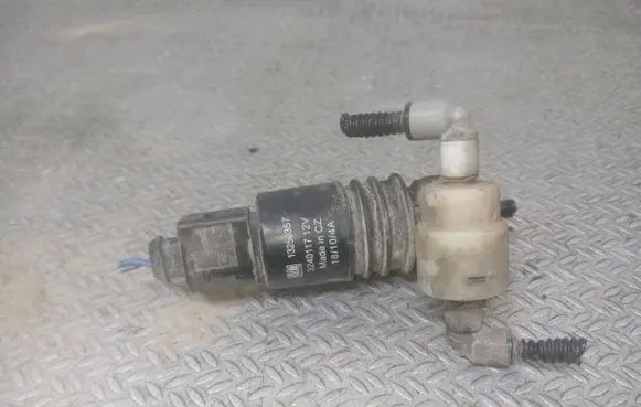 Opel Astra J Windscreen/windshield washer pump 13250357
