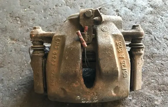 Peugeot 807 Front brake caliper 6028A826