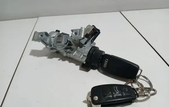 Audi A3 S3 8P Ignition lock 1K0905865A CZK0310014881