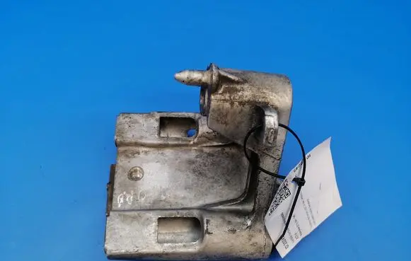 Nissan Note (E11) Engine mounting bracket 038120