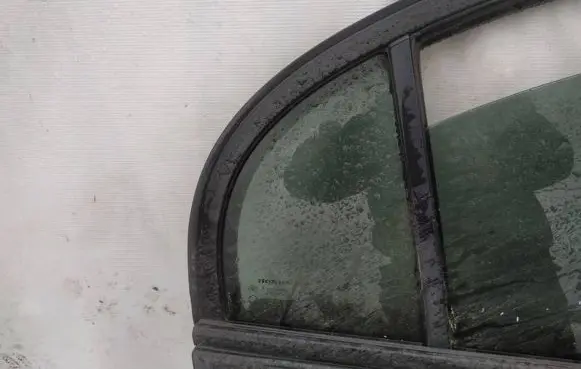 Honda Civic Rear vent window glass 