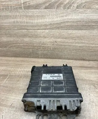 Volkswagen PASSAT B4 Engine control unit/module 028906021DD 0281001411