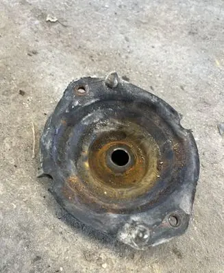 Renault Laguna II Coil spring mount 