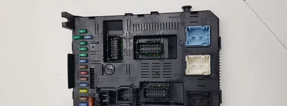 Citroen C4 I Fuse module 9660105980