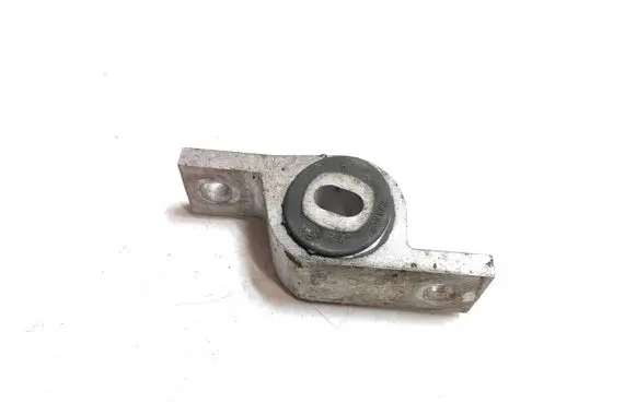 Volvo XC90 Engine mount bracket 30723914