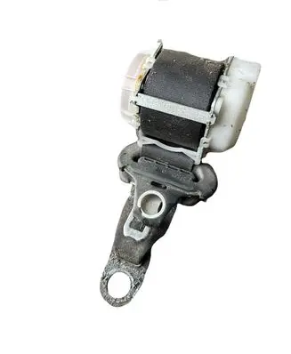 Toyota Yaris Middle seatbelt (rear) H073811