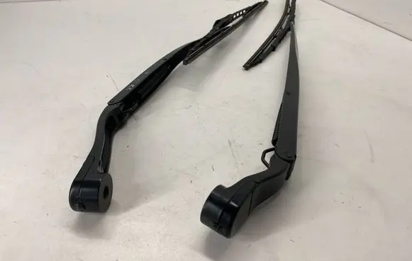 Jeep Grand Cherokee Front wiper blade arm 68301828AA 68301829AA 2589