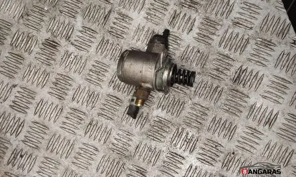 Volkswagen Golf VI Fuel injection high pressure pump 