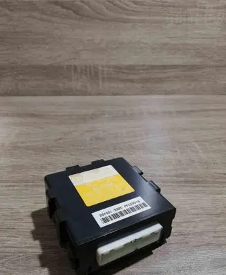 Toyota Corolla Verso AR10 Alarm control unit/module 081900F810