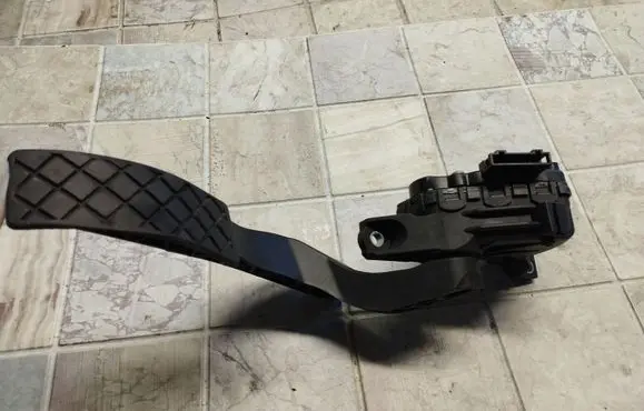 Audi A4 S4 B7 8E 8H Accelerator throttle pedal 8E1721523C 6PV00837505