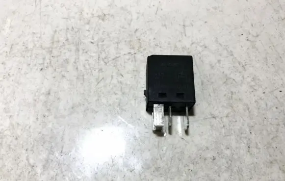 Mitsubishi Carisma Other relay mb9533821