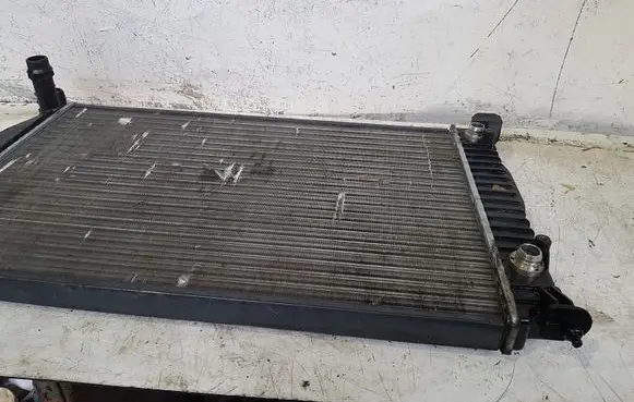 Audi A4 S4 B7 8E 8H Coolant radiator