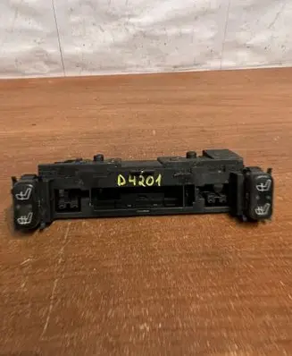 Mercedes-Benz E W210 Seat heating switch 2108200151 D4201