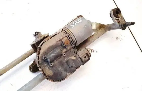 Skoda Octavia Mk2 (1Z) Wiper motor 0390241754
