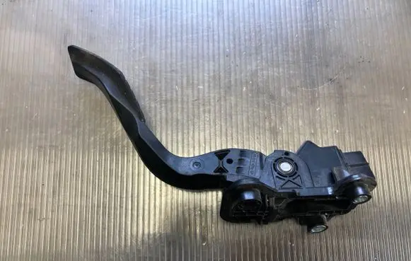 Mazda 2 Accelerator throttle pedal 1600A101 52145997350