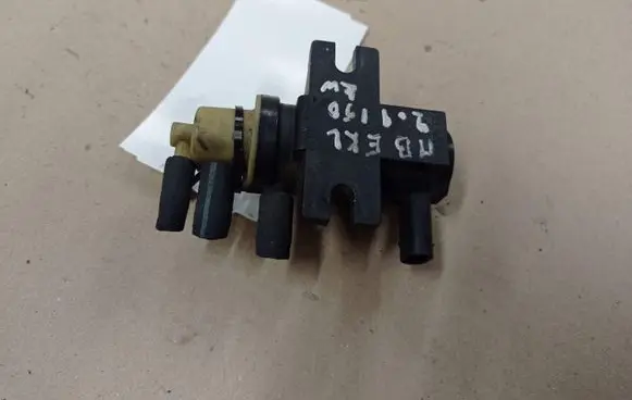 Mercedes-Benz C W204 Turbo solenoid valve A0071531428 09T195 70078203