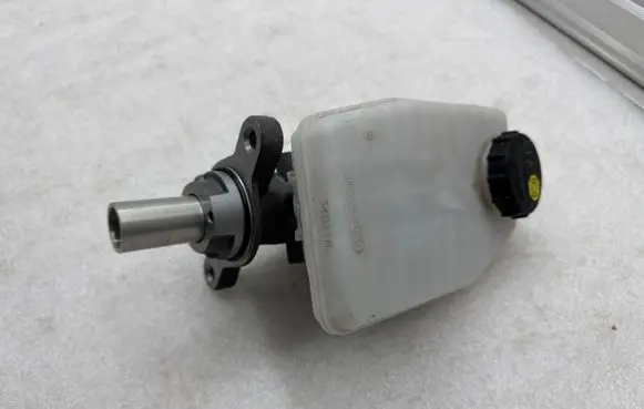 Tesla Model Y Master brake cylinder 97342659