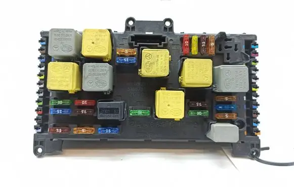 Mercedes-Benz Vito Viano W639 Fuse module A6395450801 6395450801