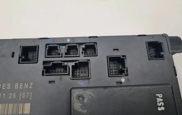 Mercedes-Benz E W211 Door control unit/module 2118701126 A2118701126