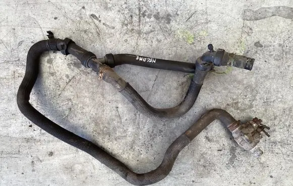 Coolant pipe/hose