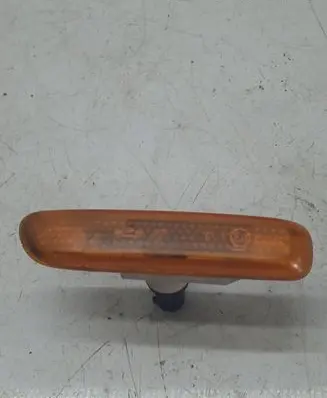 BMW 3 E46 Front fender indicator light 8370719