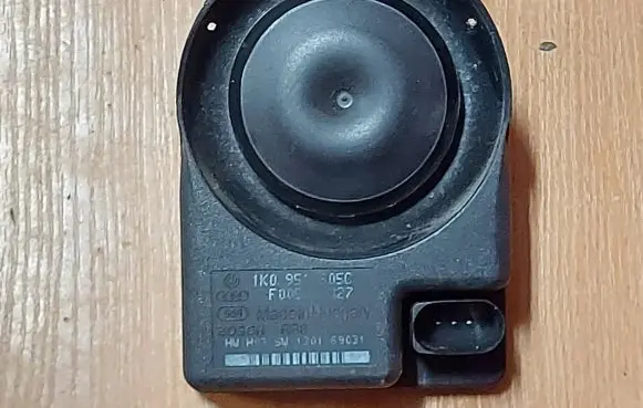 Audi A6 S6 C6 4F Alarm system siren 1K0951605C