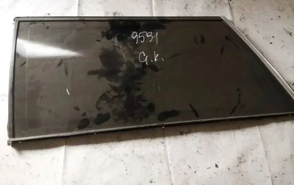 Volkswagen PASSAT B5.5 Rear side window as2