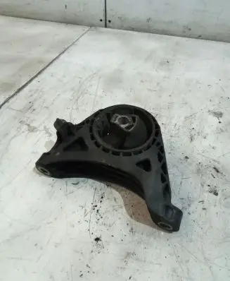 Engine mounting bracket
