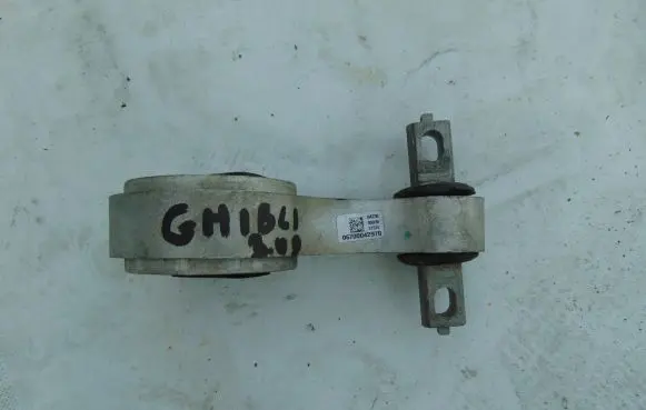 Maserati Ghibli Engine mount bracket 6700042970