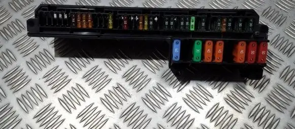 BMW 5 E60 E61 Fuse box set 6114695733002 61.14-6957330-02