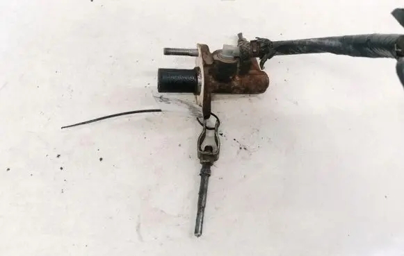 Mazda 626 Clutch master cylinder