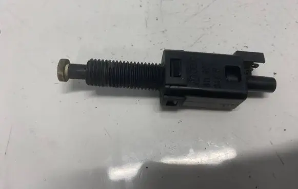 Audi A6 S6 C5 4B Brake pedal sensor switch 811907343b
