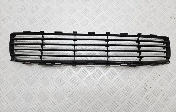 Toyota Auris 150 Front bumper lower grill 5311202080