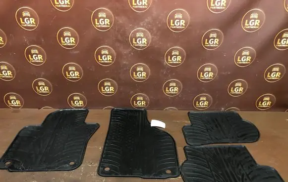 Skoda Octavia Mk2 (1Z) Car floor mat set 